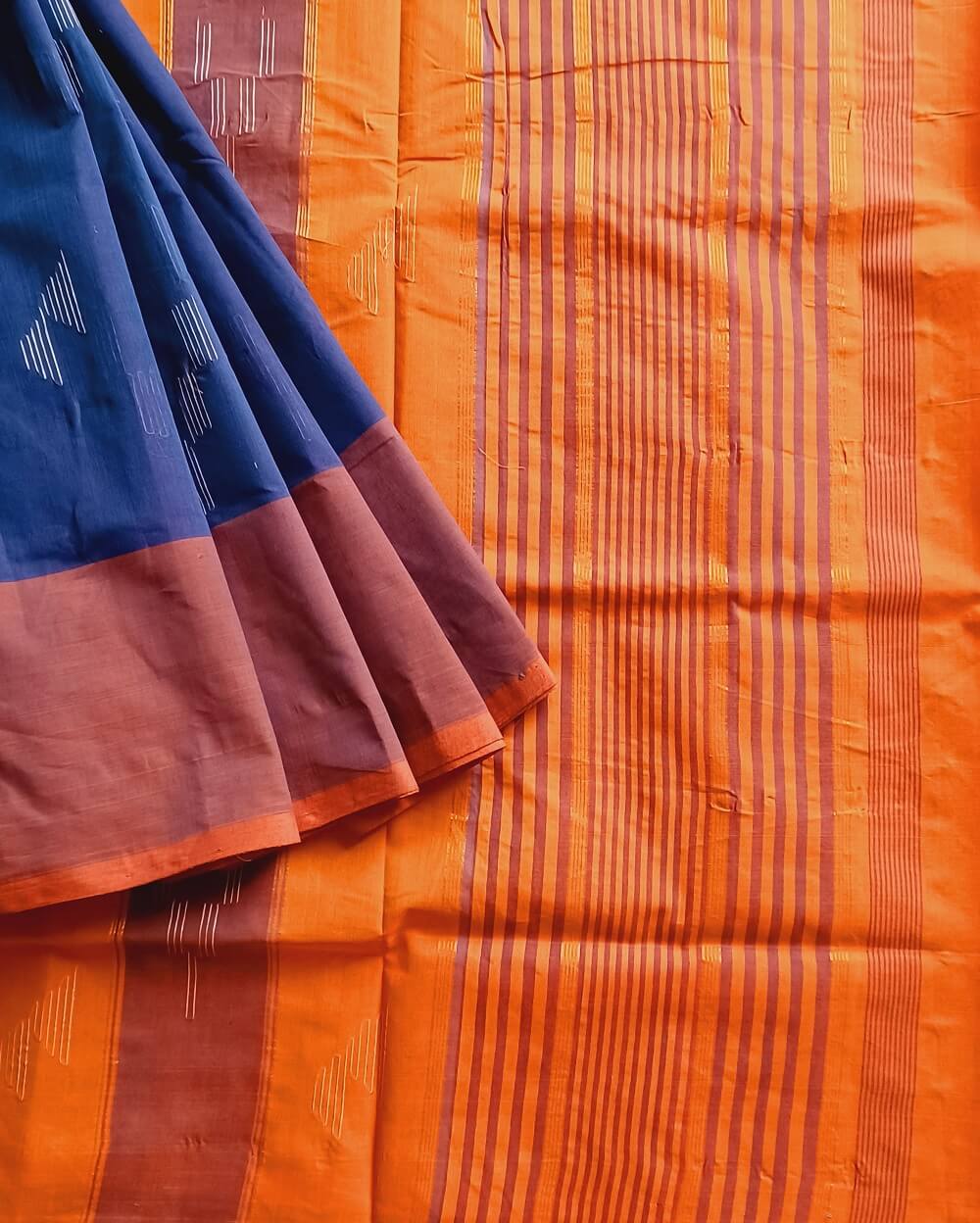 Handloom Banana Fibre saree is made up of Banana fibres and cotton. Violet and orange dual tone body with a orange border and pallu.