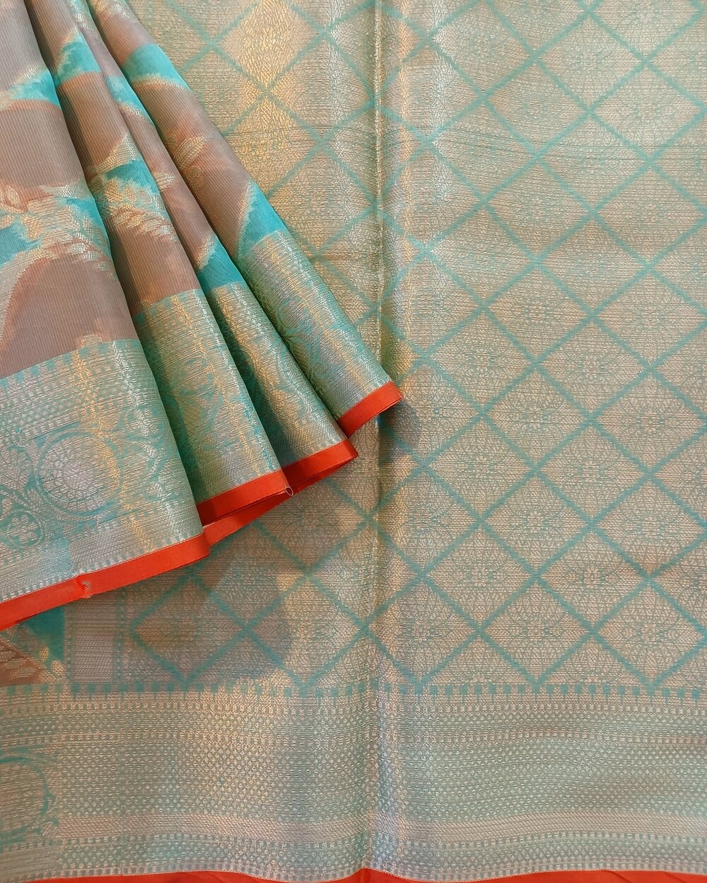 Chanderi Saree silk cotton in Brick red with Rama green beautiful and traditional Rangkaat work. Complete saree has floral and diamond shape motif in gold zari.