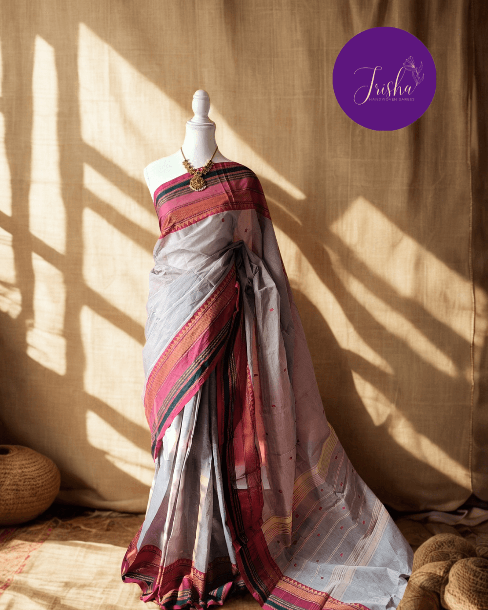 Handloom Pure Kanchi Cotton Saree in Ash Grey Shade with Pink border, Small buttas all over saree with big thread border in Traditional motifs. Simple Pallu with stripes.