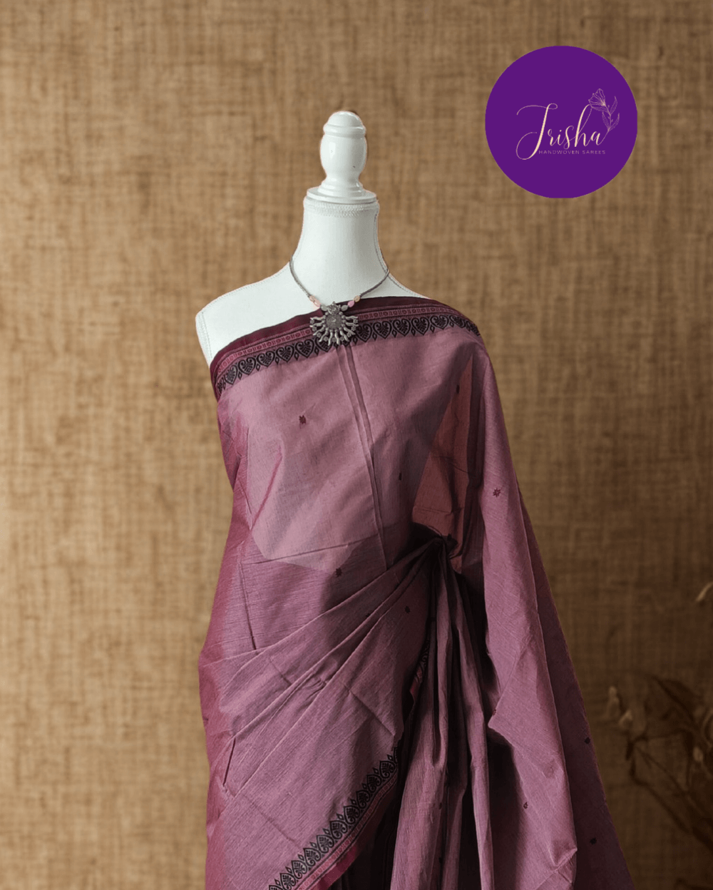 Handloom Pure Kanchi Cotton Saree, in Mauve Pink shade with Black small border, it is Butta Saree with Thread Border . Its Border has small motifs woven with a contemporary look. Perfect for formal or office wear and minimal work cotton saree