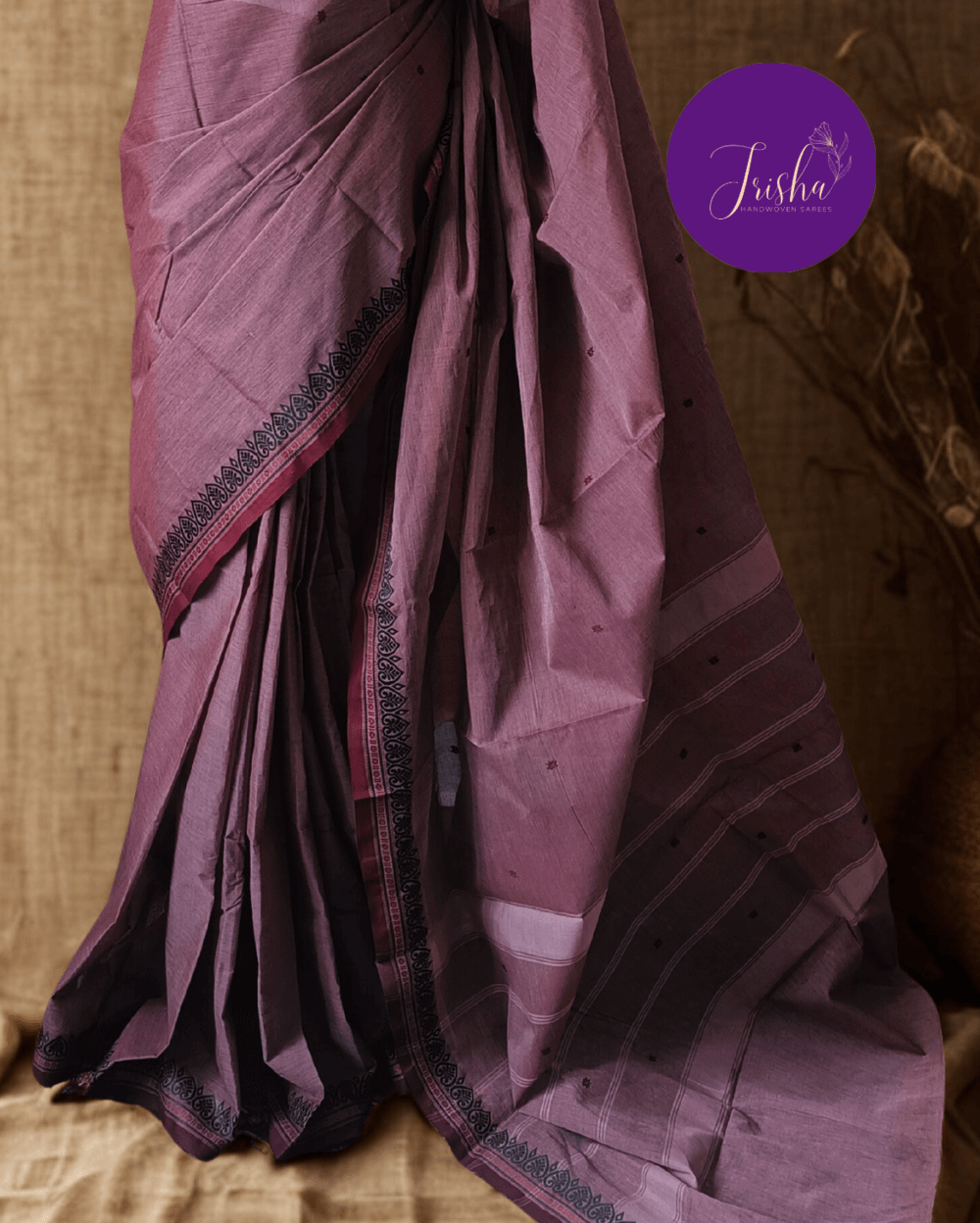 Handloom Pure Kanchi Cotton Saree, in Mauve Pink shade with Black small border, it is Butta Saree with Thread Border . Its Border has small motifs woven with a contemporary look. Perfect for formal or office wear and minimal work cotton saree