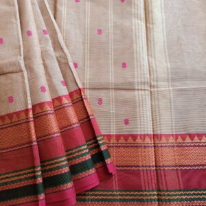 Handloom Pure Kanchi Cotton Saree in Beige Shade with Pink border, the saree Small buttas over saree with big thread border in Traditional motifs. Simple Pallu with stripes.