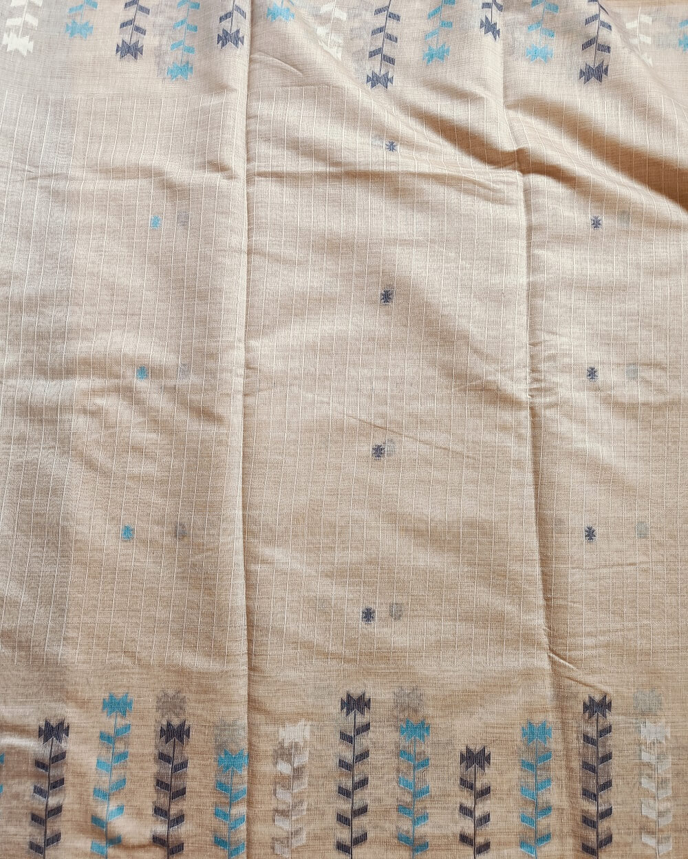 Chanderi Saree Silk Cotton Light Beige with Blue Jamdani Floral Weaves - Image 4
