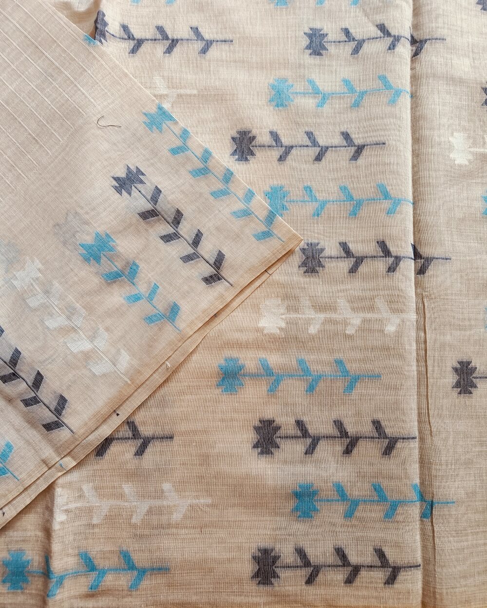 Chanderi Saree Silk Cotton Light Beige with Blue Jamdani Floral Weaves - Image 5