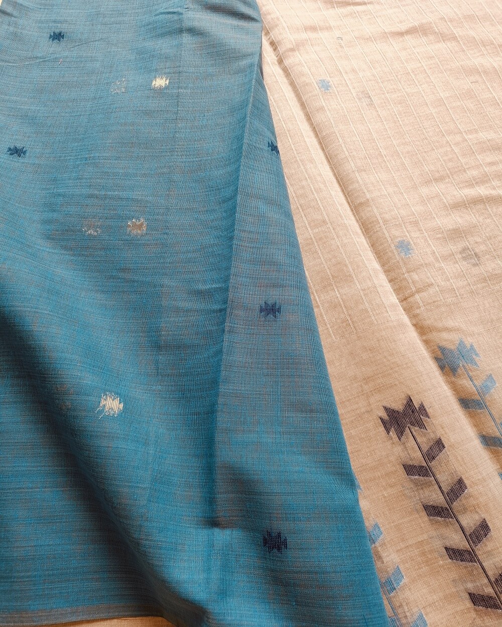 Chanderi Saree Silk Cotton Light Beige with Blue Jamdani Floral Weaves - Image 7