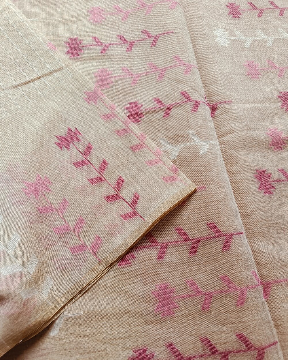 Chanderi Saree Silk Cotton Light Beige with Pink Jamdani Floral Weaves - Image 5