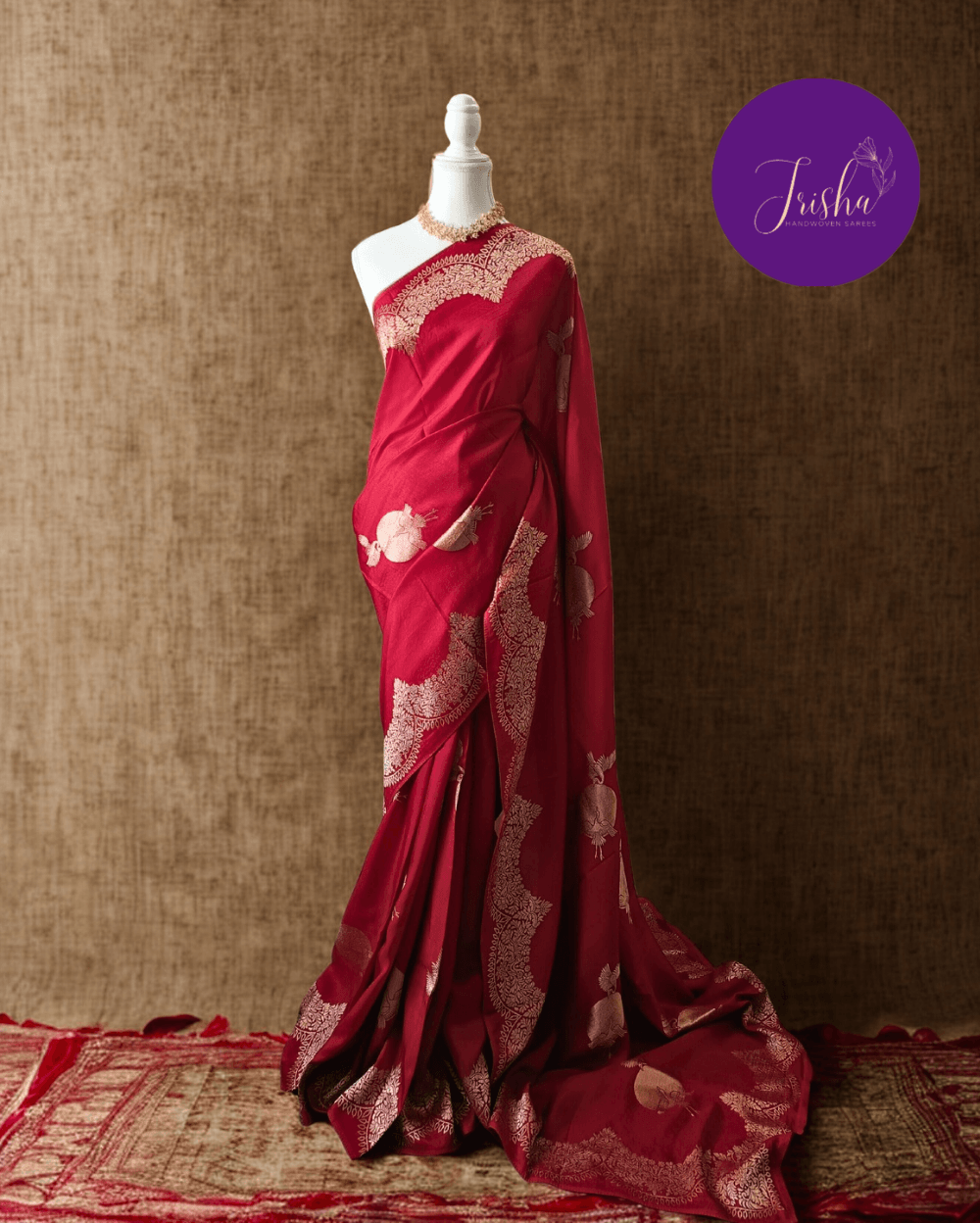 Banarasi Satin Crepe Silk in Deep Red shade with bird motifs weaves all over the body. Very unique motifs with scallop Design woven in border.It includes plain blouse piece with border in bold and contrast Dark Green shade that pairs beautifully the saree and lifts the overall look.