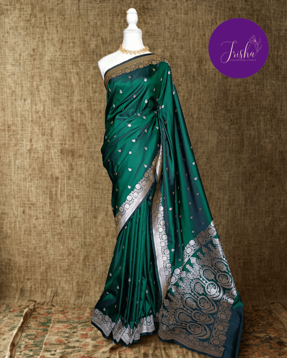 Banarasi Mashru Katan Silk saree in Green shade with small buttis all over the saree. The Rose Gold zari makes the finish very royal and elegant. Saree has a very beautiful traditional border and a very rich pallu that makes the usage of this saree suit any occasion or formal wear. The Pallu is attractively designed and woven with intricate Banarasi floral motifs.