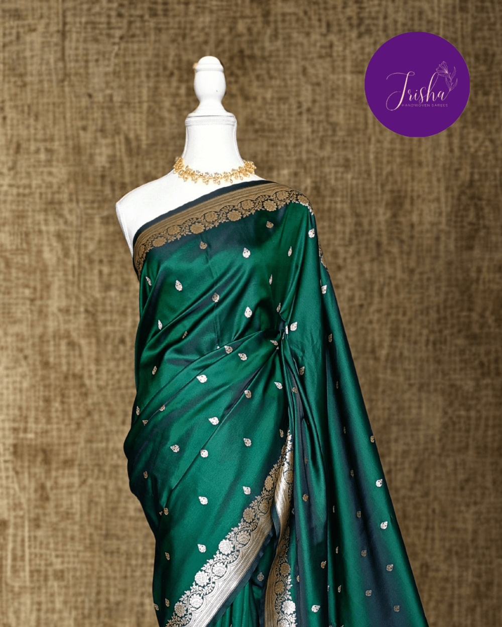 Banarasi Mashru Katan Silk saree in Green shade with small buttis all over the saree. The Rose Gold zari makes the finish very royal and elegant. Saree has a very beautiful traditional border and a very rich pallu that makes the usage of this saree suit any occasion or formal wear. The Pallu is attractively designed and woven with intricate Banarasi floral motifs.