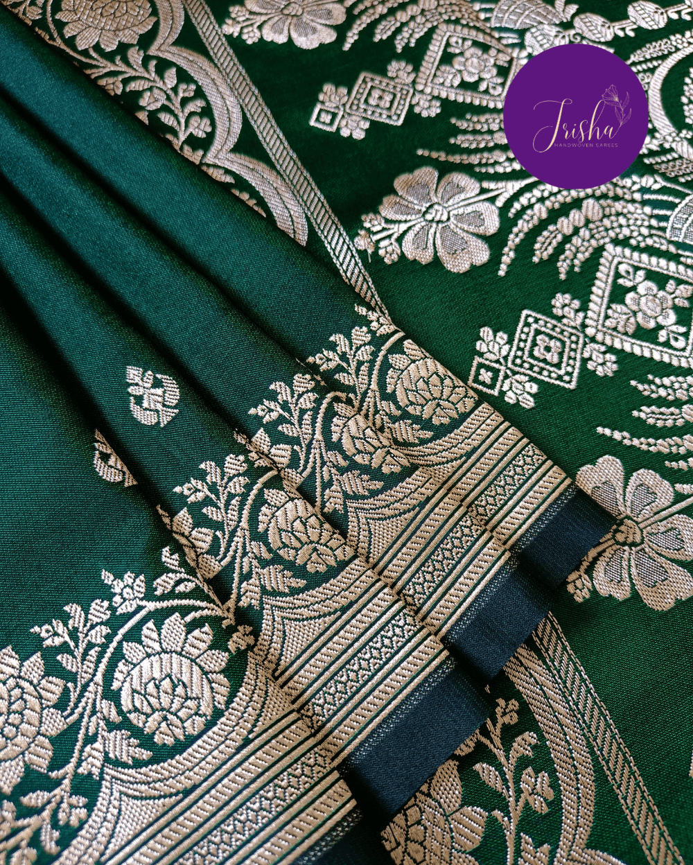 Banarasi Mashru Katan Silk saree in Green shade with small buttis all over the saree. The Rose Gold zari makes the finish very royal and elegant. Saree has a very beautiful traditional border and a very rich pallu that makes the usage of this saree suit any occasion or formal wear. The Pallu is attractively designed and woven with intricate Banarasi floral motifs.