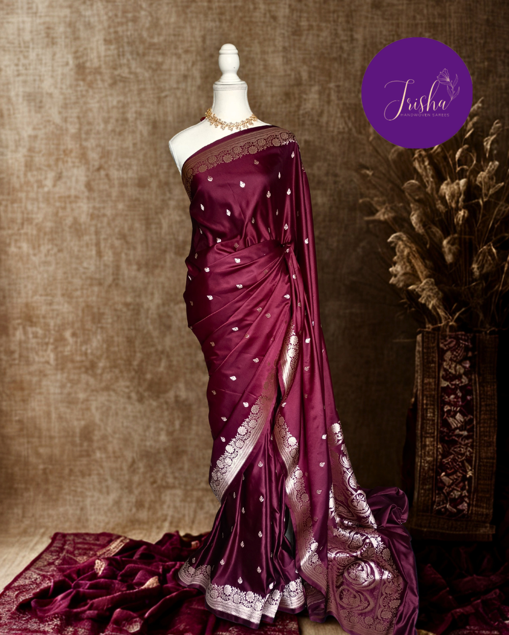 Banarasi Mashru Katan Silk saree in Dark Maroon shade with small buttis all over the saree. The Rose Gold zari makes the finish very royal and elegant. Saree has a very beautiful traditional border and a very rich pallu that makes the usage of this saree suit any occasion or formal wear. The Pallu is attractively designed and woven with intricate Banarasi floral motifs