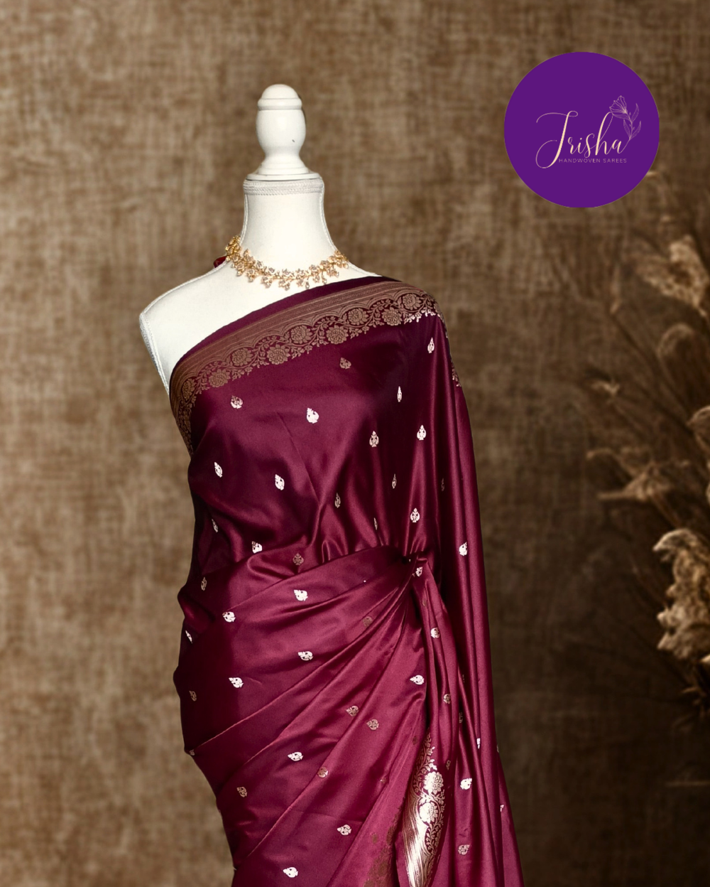 Banarasi Mashru Katan Silk saree in Dark Maroon shade with small buttis all over the saree. The Rose Gold zari makes the finish very royal and elegant. Saree has a very beautiful traditional border and a very rich pallu that makes the usage of this saree suit any occasion or formal wear. The Pallu is attractively designed and woven with intricate Banarasi floral motifs