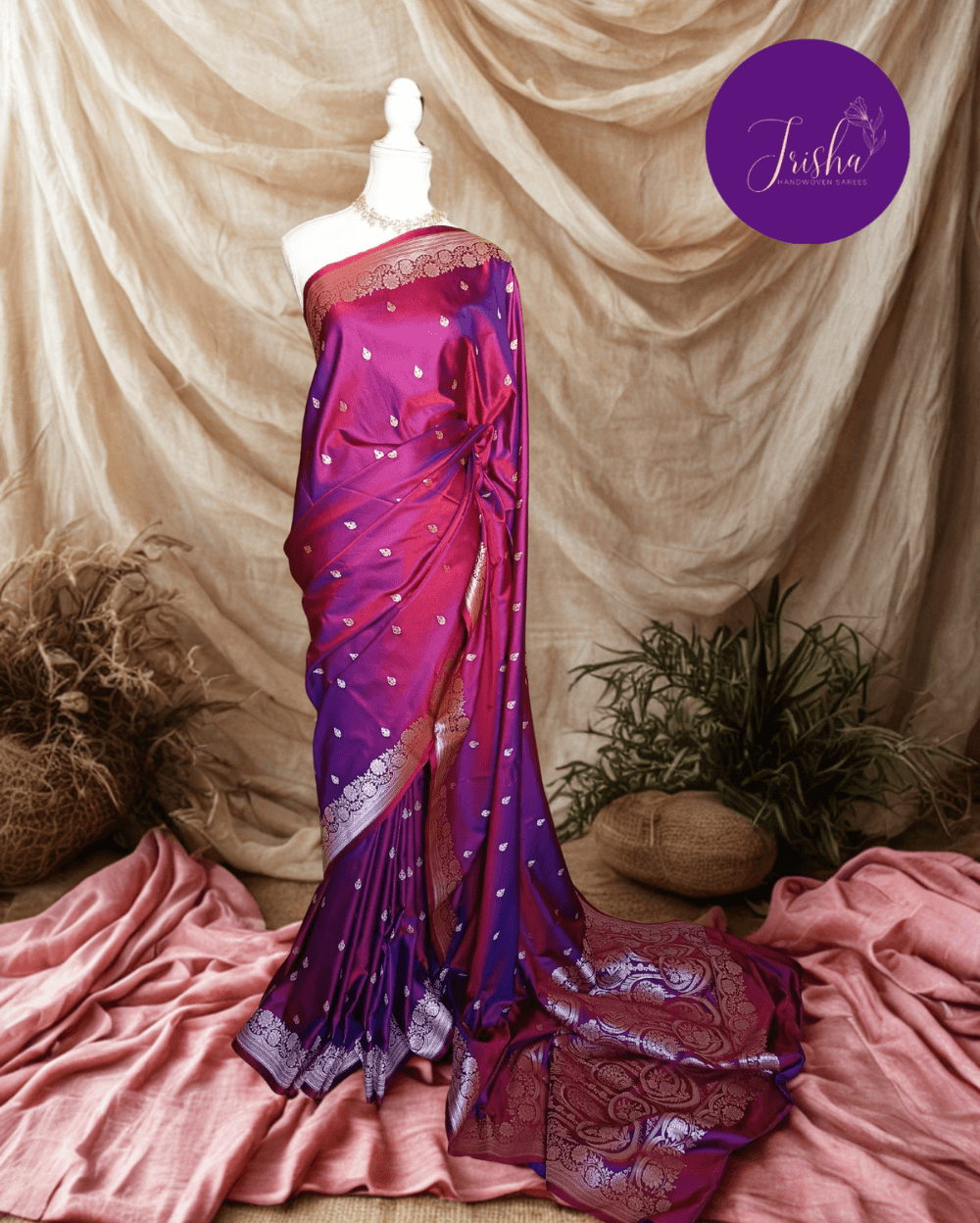 Banarasi Mashru Katan Silk saree in Pink Purple dual tone shade with small buttis all over the saree. The Rose Gold zari makes the finish very royal and elegant. Saree has a very beautiful traditional border and a very rich pallu that makes the usage of this saree suit any occasion or formal wear. The Pallu is attractively designed and woven with intricate Banarasi floral motifs.