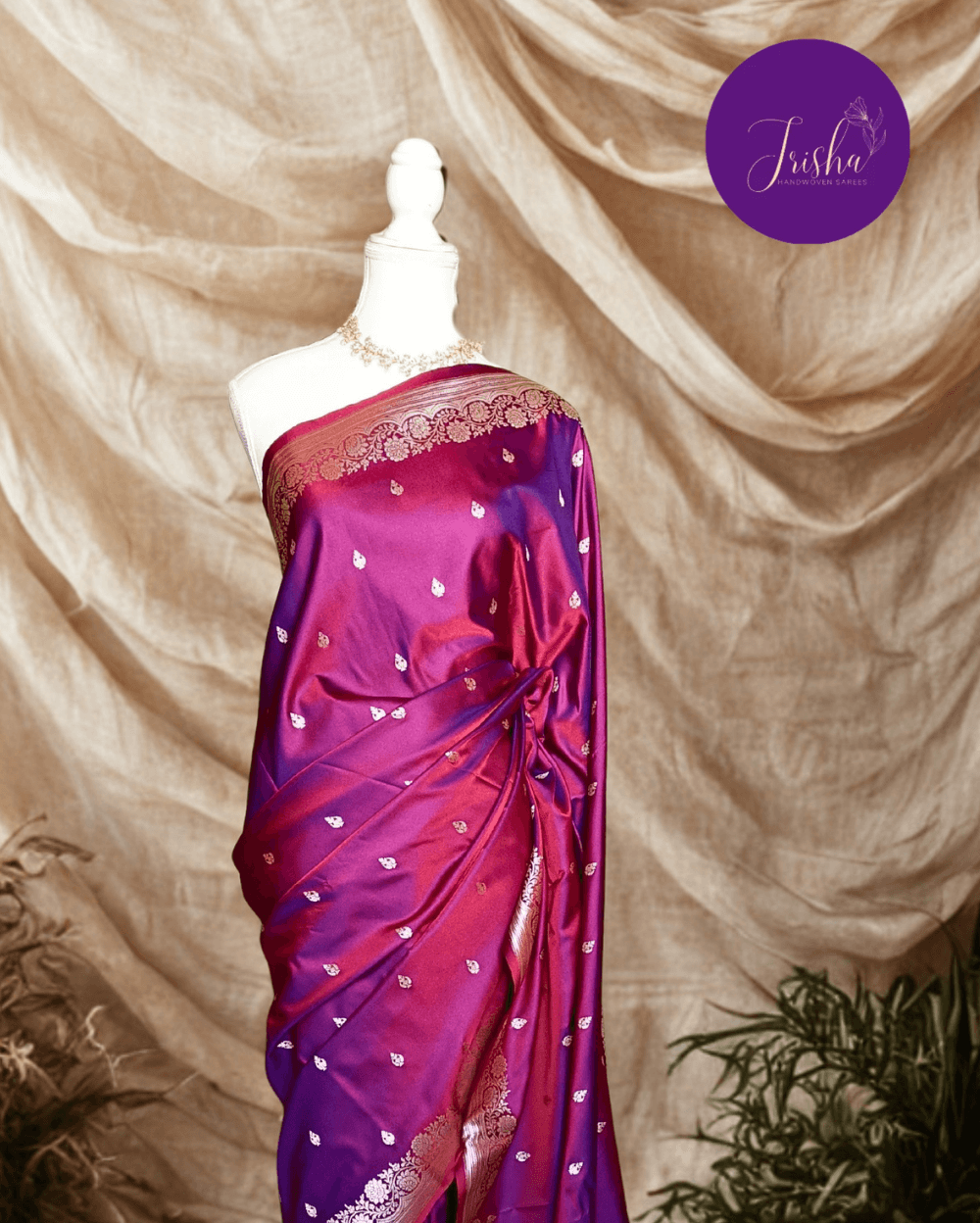 Banarasi Mashru Katan Silk saree in Pink Purple dual tone shade with small buttis all over the saree. The Rose Gold zari makes the finish very royal and elegant. Saree has a very beautiful traditional border and a very rich pallu that makes the usage of this saree suit any occasion or formal wear. The Pallu is attractively designed and woven with intricate Banarasi floral motifs.