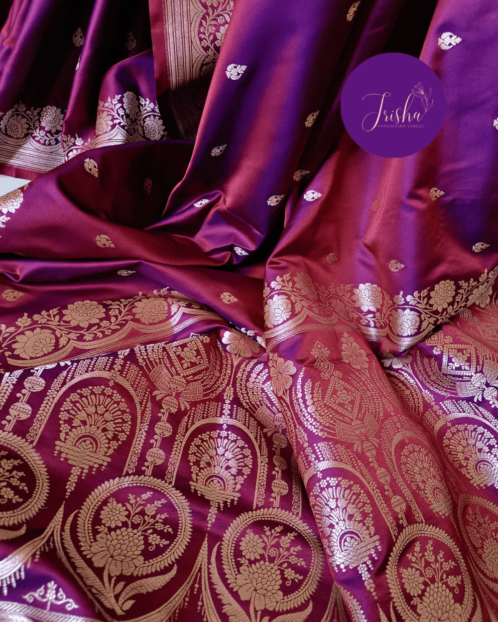 Banarasi Mashru Katan Silk saree in Pink Purple dual tone shade with small buttis all over the saree. The Rose Gold zari makes the finish very royal and elegant. Saree has a very beautiful traditional border and a very rich pallu that makes the usage of this saree suit any occasion or formal wear. The Pallu is attractively designed and woven with intricate Banarasi floral motifs.
