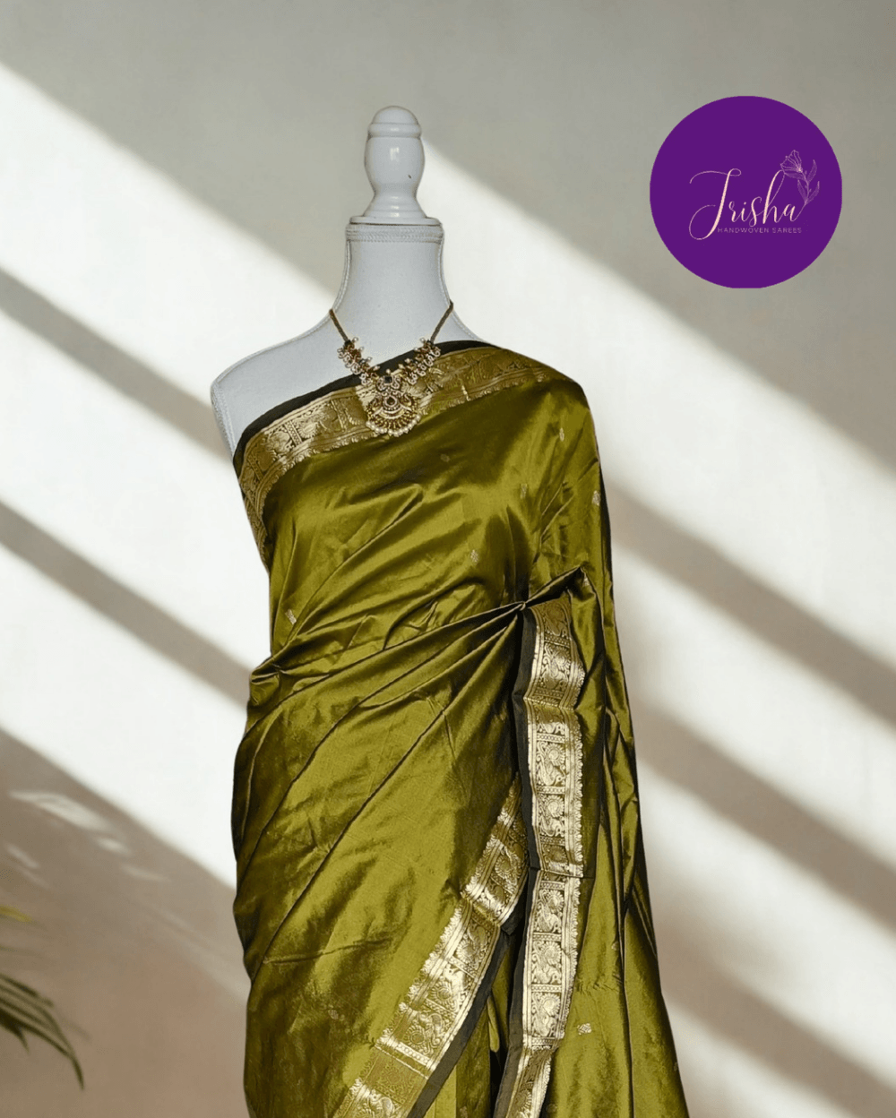 Kanchipuram / Kanjivaram Silk Saree with Gold Zari Border on both sides with traditional Kanchipuram Peacock motifs. Light Green saree with Self Border and Pallu. Traditional Peacock motifs in the border with floral motifs all over pallu. Body of the saree has small floral buttas in two different geometric patterns.