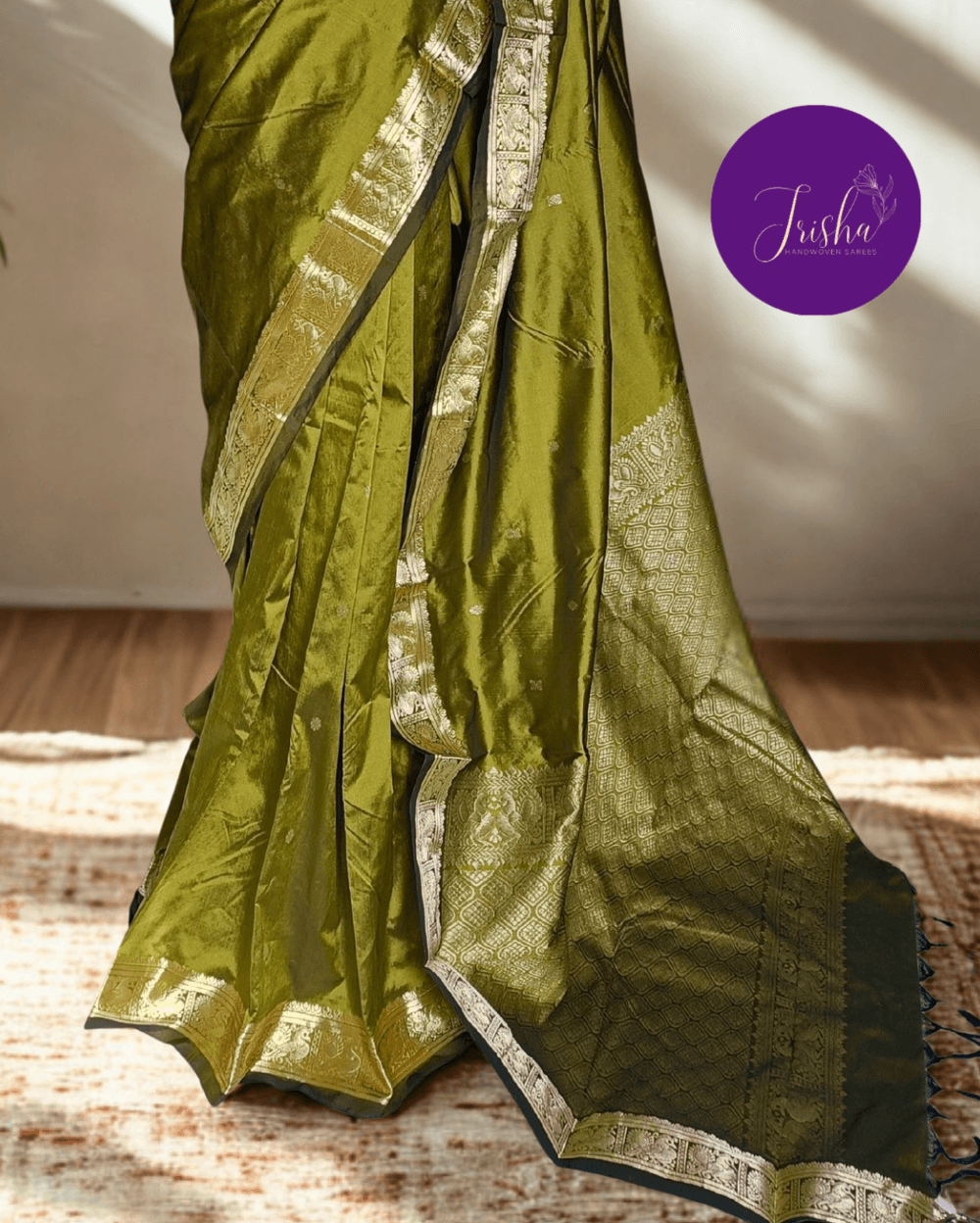 Kanchipuram / Kanjivaram Silk Saree with Gold Zari Border on both sides with traditional Kanchipuram Peacock motifs. Light Green saree with Self Border and Pallu. Traditional Peacock motifs in the border with floral motifs all over pallu. Body of the saree has small floral buttas in two different geometric patterns.
