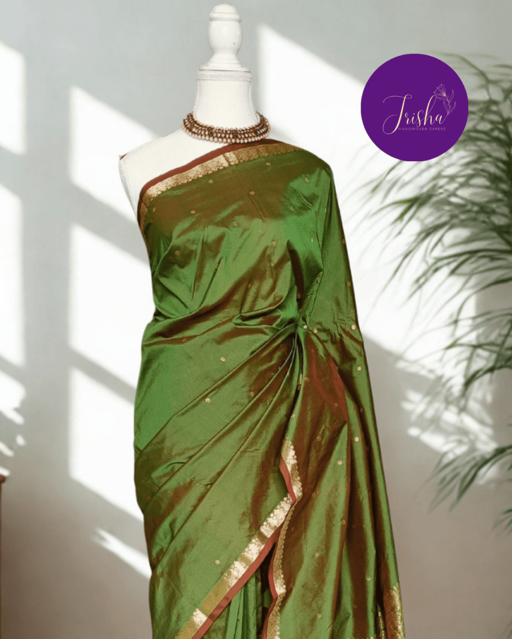 Kanchipuram / Kanjivaram Silk Sari with Small Zari Border and rich pallu in Green with brown dual tone saree with Self Border , Contrast small brown selvedge and self Pallu,Gold Small Zari Border on both sides with traditional Kanchipuram Peacock motifs.Traditional motifs in the border with leaf motifs all over pallu. Body of the saree has small buttas.