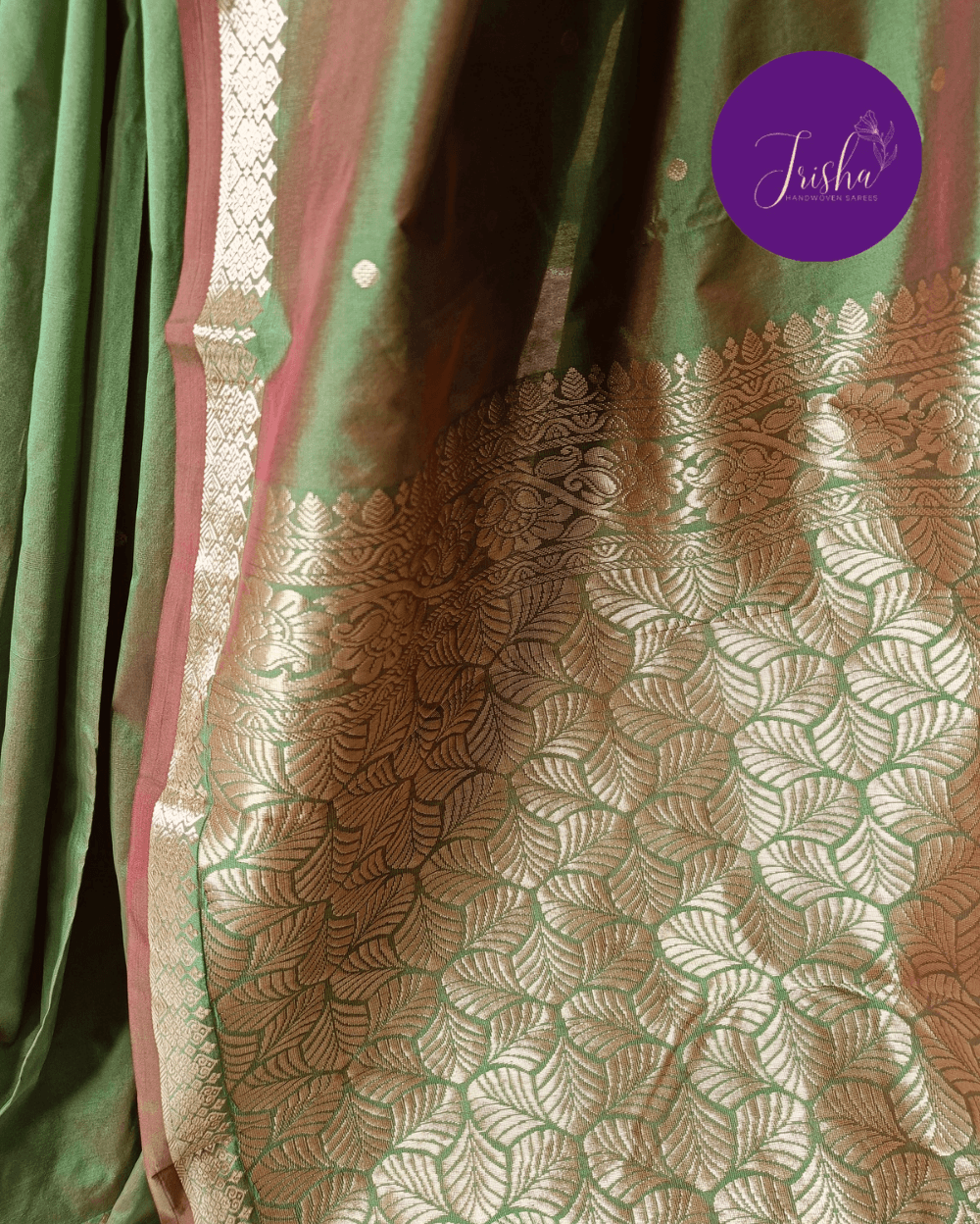 Kanchipuram / Kanjivaram Silk Sari with Small Zari Border and rich pallu in Green with brown dual tone saree with Self Border , Contrast small brown selvedge and self Pallu,Gold Small Zari Border on both sides with traditional Kanchipuram Peacock motifs.Traditional motifs in the border with leaf motifs all over pallu. Body of the saree has small buttas.