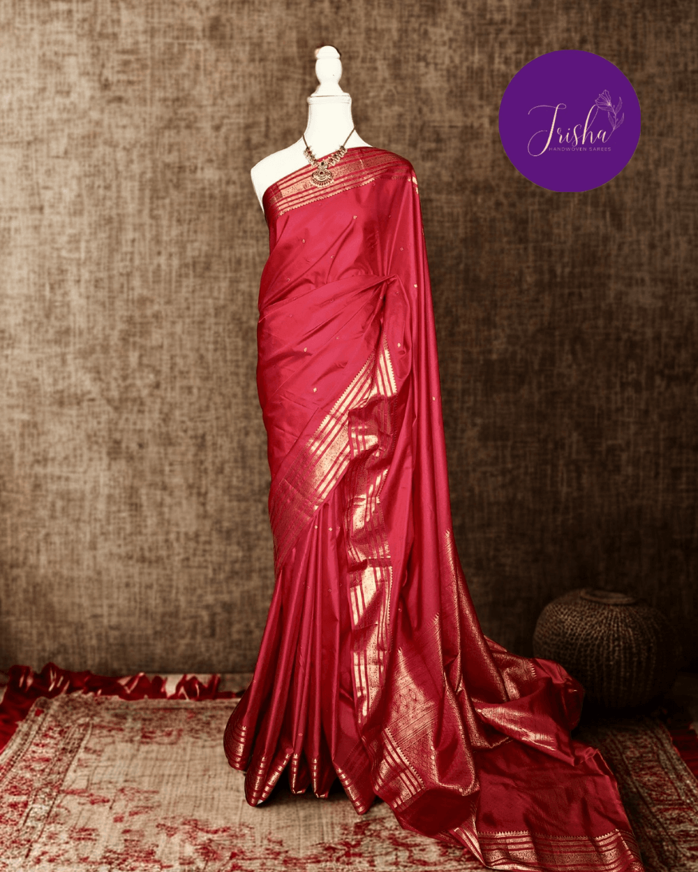 Kanchipuram / Kanjivaram Silk Sari with Self Zari Border and rich pallu,Traditional silk Red with Self Border , Grand pallu with traditional Kanchipuram motifs,Gold Zari Border on both sides with traditional Kanchipuram motifs.