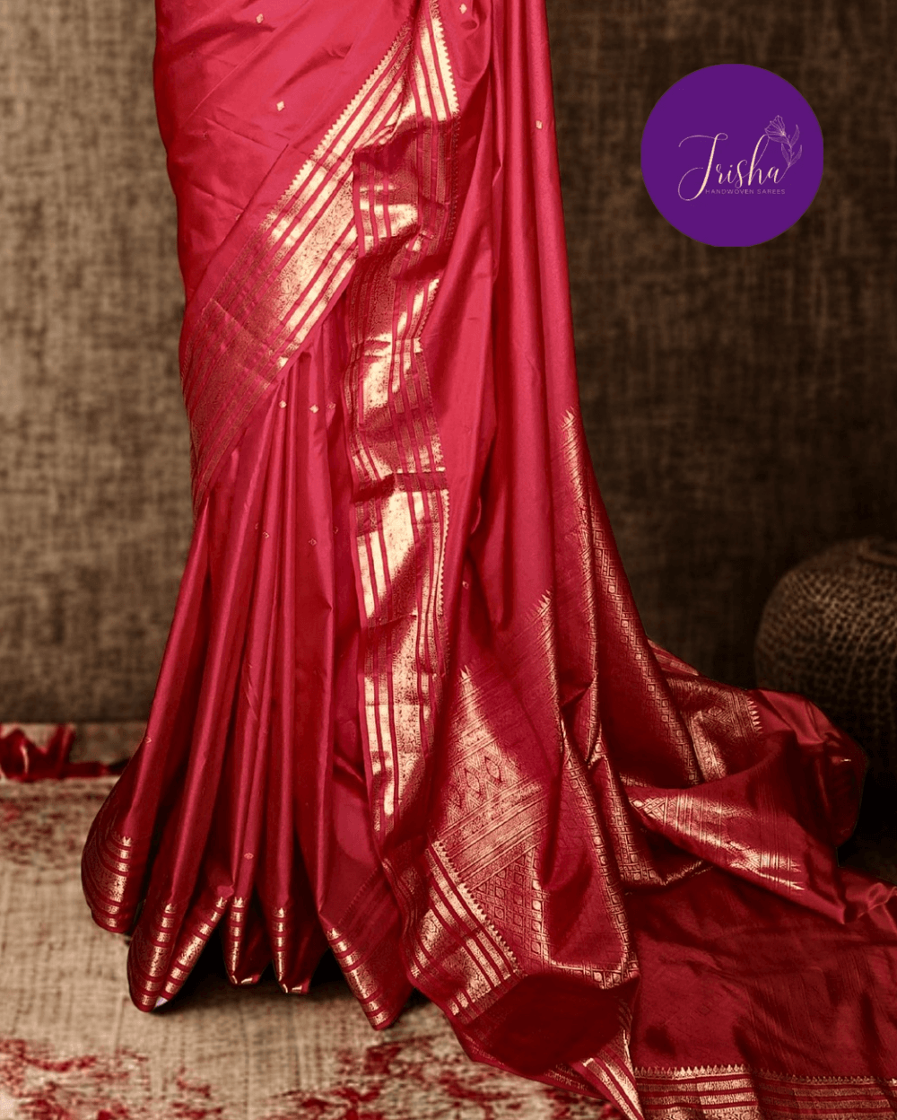Kanchipuram / Kanjivaram Silk Sari with Self Zari Border and rich pallu,Traditional silk Red with Self Border , Grand pallu with traditional Kanchipuram motifs,Gold Zari Border on both sides with traditional Kanchipuram motifs.